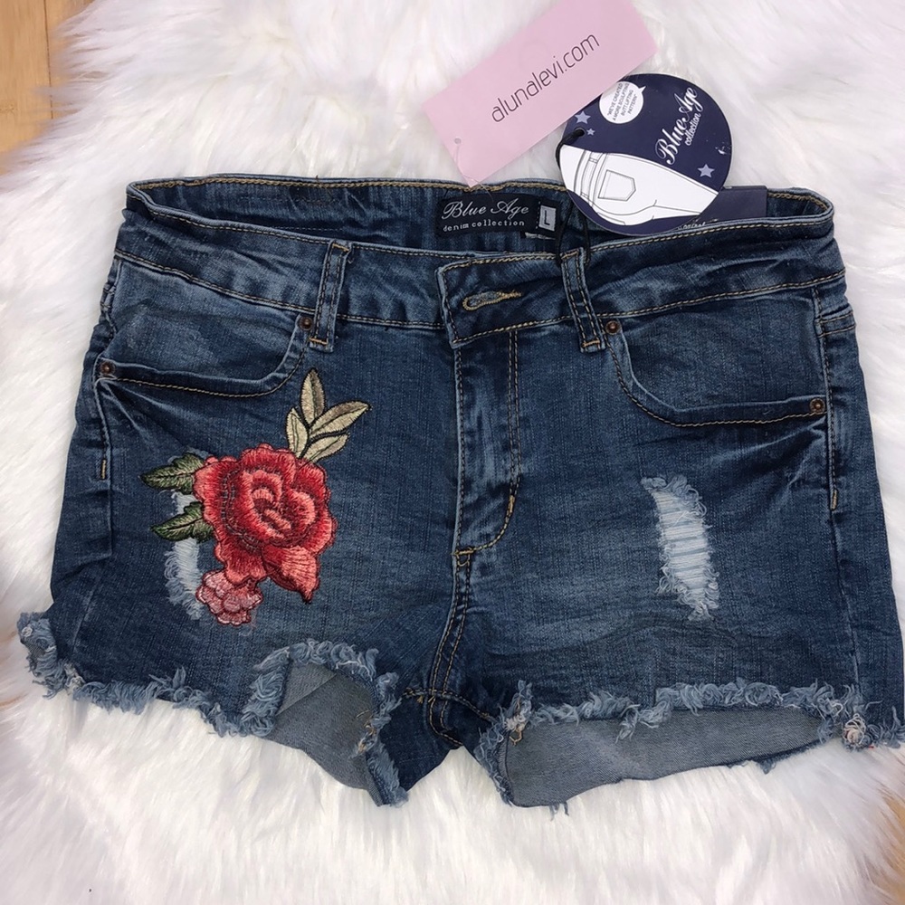 Aluna Levi Jean Shorts NWT - Picture 3 of 8